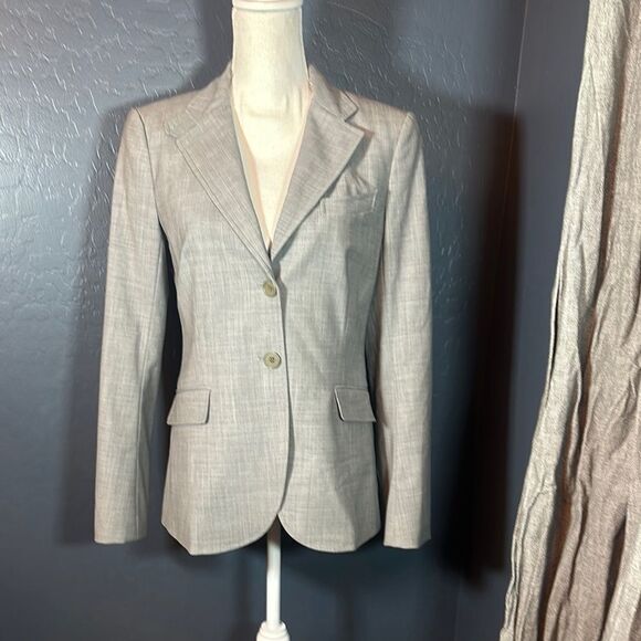 Theory Light Gray Structured Blazer with Notched Lapels and Fitted Silhouette - Picture 1 of 9